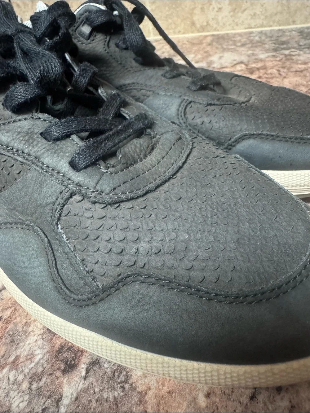 Men's Black Casual Lace-Up Sneakers
